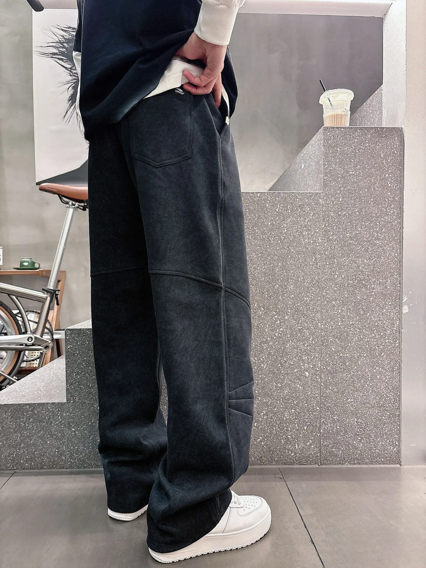 Balenciaga 🆕2026 Autumn and Winter New Arrival Casual Pants! The official website will be released simultaneously. Brand Classic LOGO casual pants, customized fabrics, excellent comfort and strong touch. Highly recognisable, perfect appearance and craftsmanship. Size:M-3XL